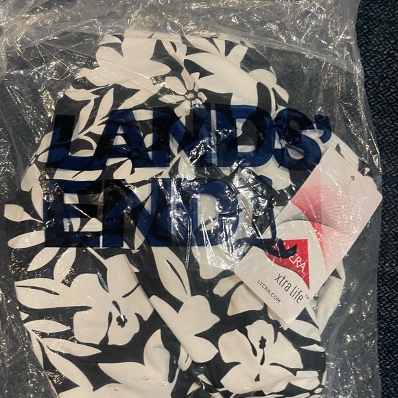 Lands End tankini swim top - Picture 4 of 4